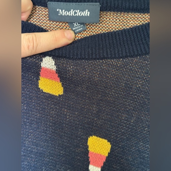ModCloth women’s XL Candy Corn Pattern Sweater EUC - Picture 2 of 3
